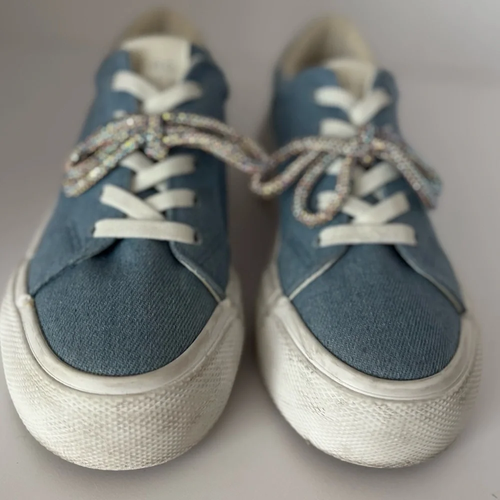 BCBG Girls Precious Platform Sneaker Size 1